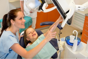 Описание нюансов лечения зубов у детей в стоматологиях