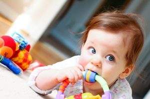 Как помочь малышу, если его тревожат зубки?
