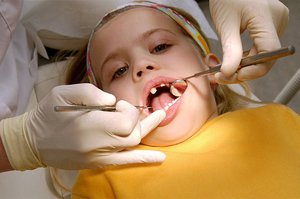 Как ребенку лечить зубы