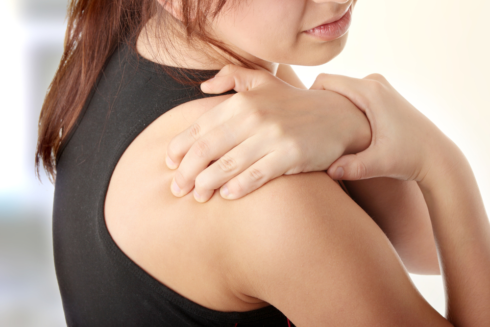 Травма плеча может запустить процесс деградации сустава